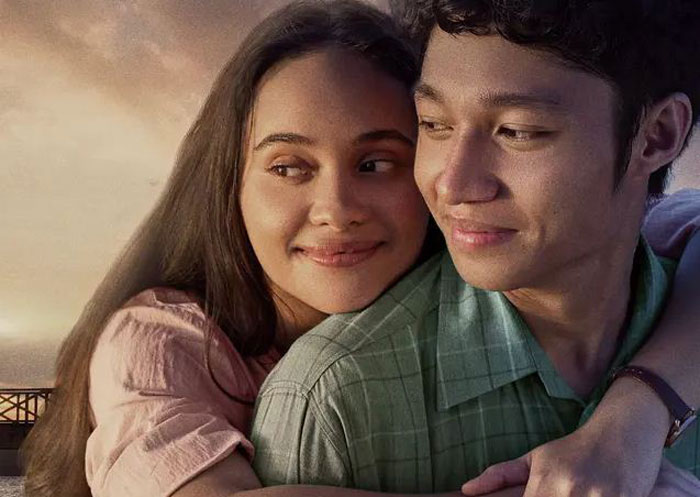 Poster film Komang yangmengisahkan romansa Raim Laode dan Komang merupakan satu diantara film Indonesia yang tayang pada libur Lebaran 2025.
