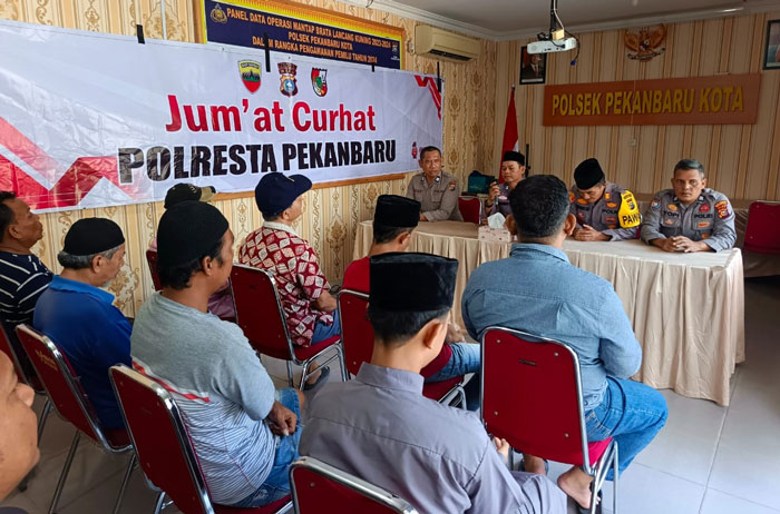 Kegiatan "Jumat curhat" Polresta Pekanbaru, serap aspirasi warga untuk Harkamtibmas Kondusif, Pada Jumat (28/3/2025) di Mapolsek Pekanbaru Kota.