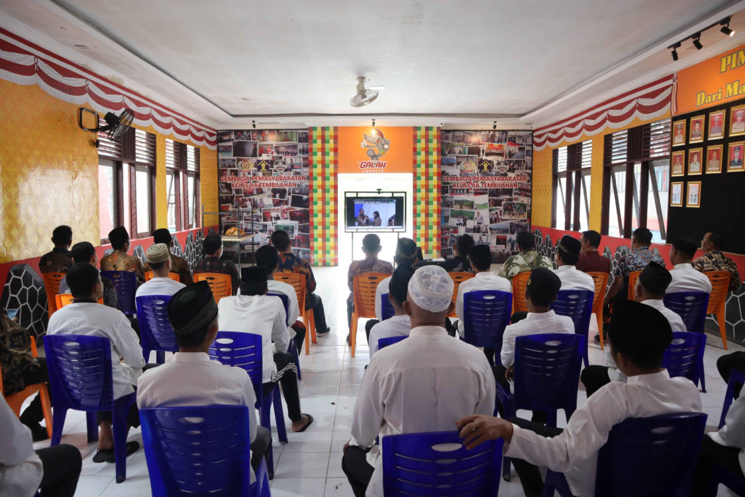 Warga Binaan Lapas Kelas II A Tembilahan ikuti zoom pemberian remisi yang dipimpin langsung Menteri Imigrasi dan Pemasyarakatan, Agus Andrianto, Jumat (28/3/2025).
