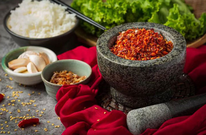 Ilustrasi makanan pedas disebut bisa picu dan memperburuk sakit maag.