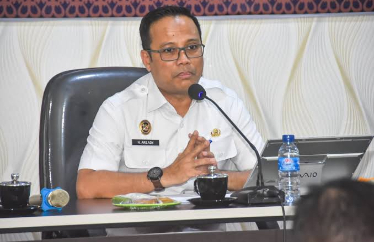 Kepala BPKAD Bengkalis Dr Aready dalam sebuah rapat, beberapa waktu lalu.