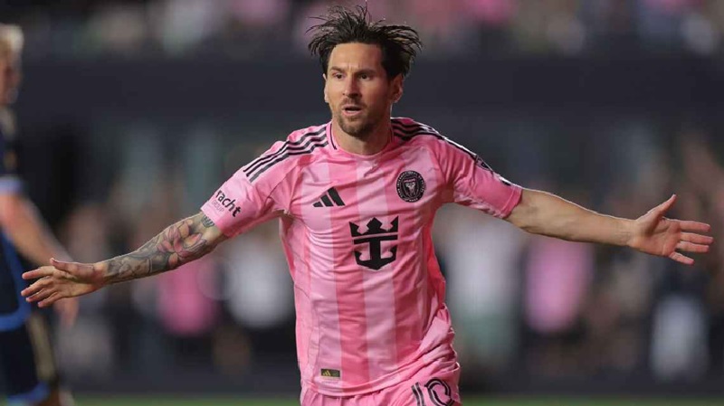 Lionel Messi merayakan gol kedua Inter Miami saat masuk sebagai pemain p[engganti ketika mengalahkan Philadelphia Union 2-0.