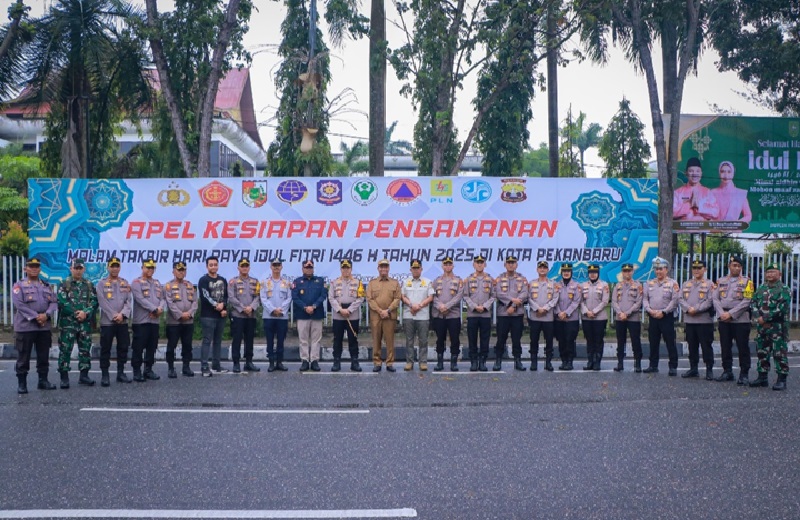 Apel kesiapan pengamanan perayaan Idulfitri 1446 H di Jalan Gajah Mada Pekanbaru, Ahad (30/3/2025).