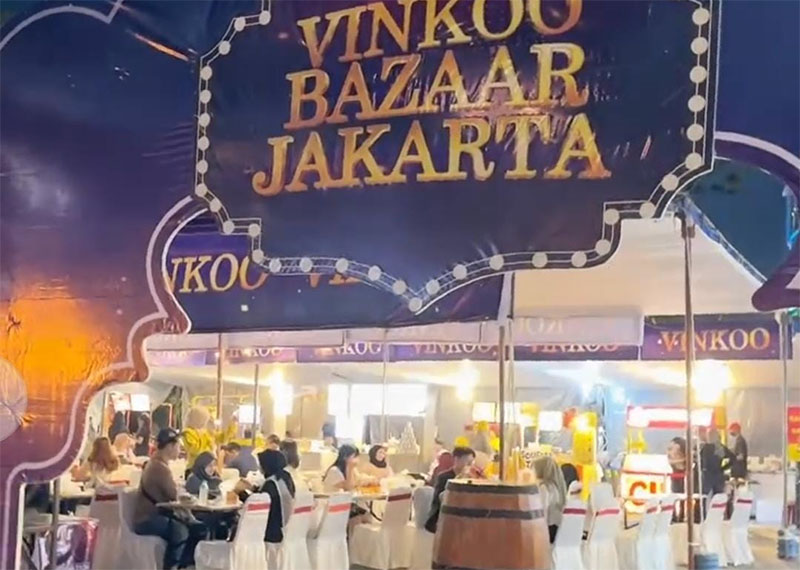 Suasana bazar kuliner dan fashion di pelataran Mal SKA.