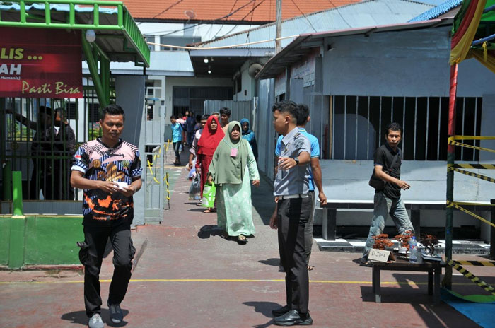 Lapas Bengkalis membuka kunjungan pada hari pertama Idul Fitri 1446 H, sebagai bentuk kepedulian dan mempereratkan hubungan antara warga binaan dengan keluarga mereka, Senin (31/3/2025).