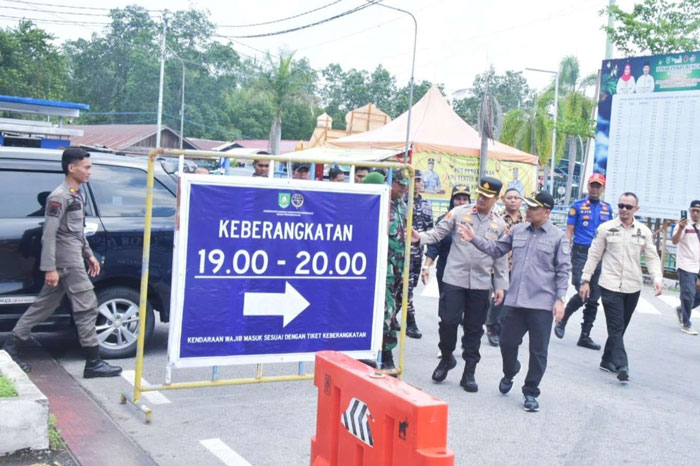 Hari ini Dishub Bengkalis memberlakukan sistem booking di Pelabuhan Roro Air Putih Bengkalis menuju dermaga Sungai Selari Pakning, Selasa (1/4/2025).
