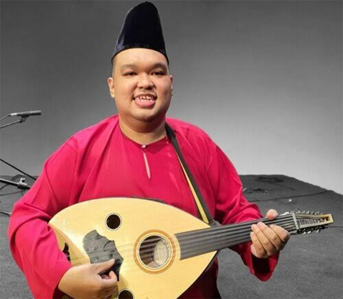 Rojer Kajol salah satu artis Malaysia yang akan tampil dalam acara Halalbihalal keluarga Ahmad Bengkalis.