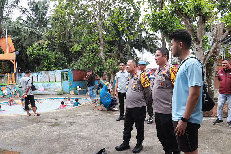 Kapolres Pelalawan AKBP Afrizal Asri SIK melakukan pengecekan tempat wisata Tarina Boom Kecamatan Pangkalan Kerinci Kabupaten Pelalawan, Riau, Kamis (3/4/2025).
