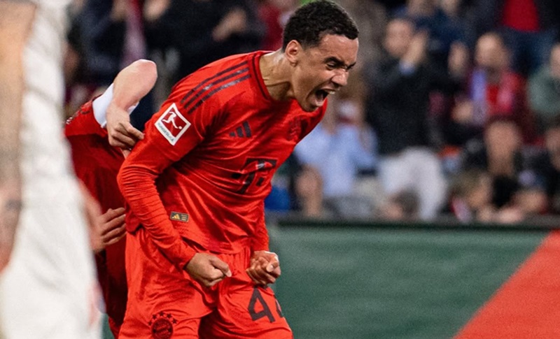 Jamal Musiala mencetak satu gol saat Bayern Munich kalahkan tuan rumah Ausburg 3-1 di Bundesliga Jerman, lalu cedera.