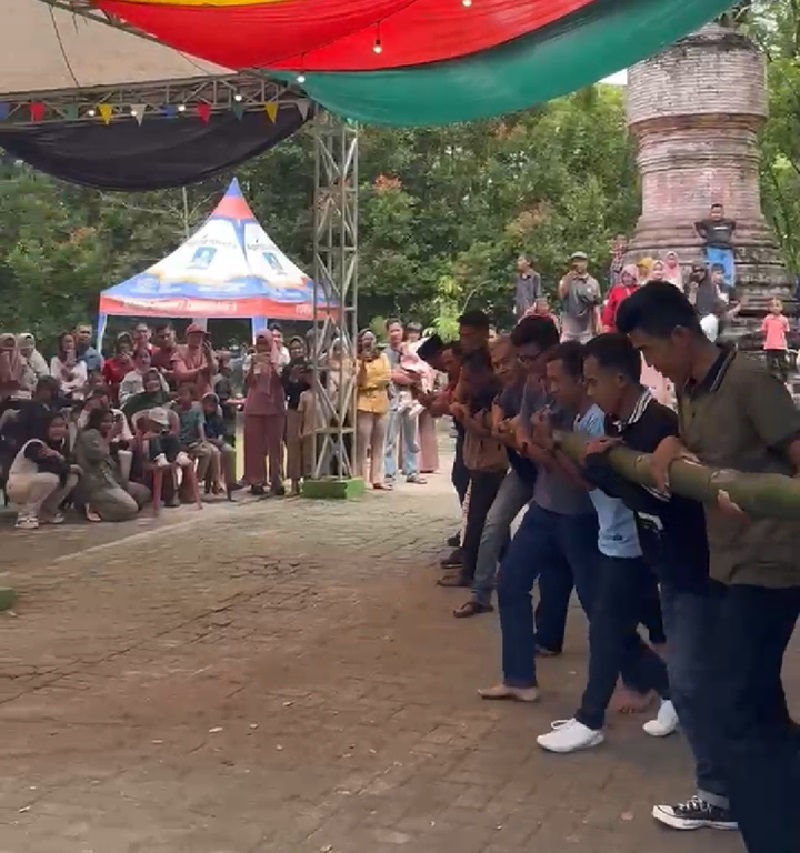 Atraksi budaya dipadati pengunjung di Taman Rekreasi Alam Mayang, Ahad (6/4/2025).