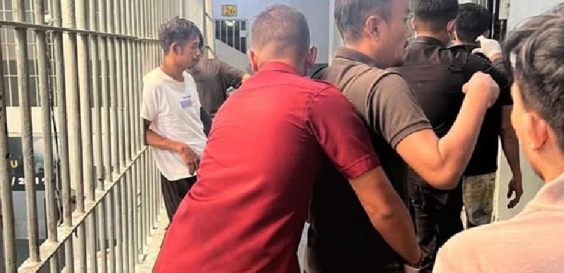 Aktivitas razia di Rutan Kelas I Pekanbaru pada Sabtu (5/4/2025). Overkapasitas lapas dan rutan di Riau capai 279 persen, alami penurunan dibanding tahun lalu.