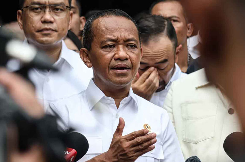 Menteri Energi dan Sumber Daya Mineral (ESDM) Bahlil Lahadalia menjawab pertanyaan wartawan, beberapa waktu lalu.
