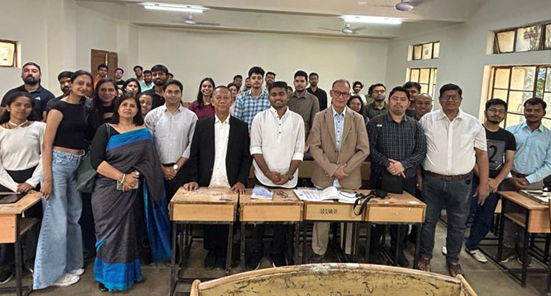 Para pimpinan UIR dan University of Delhi foto bersama di sela-sela kunjungan UIR, baru-baru ini.