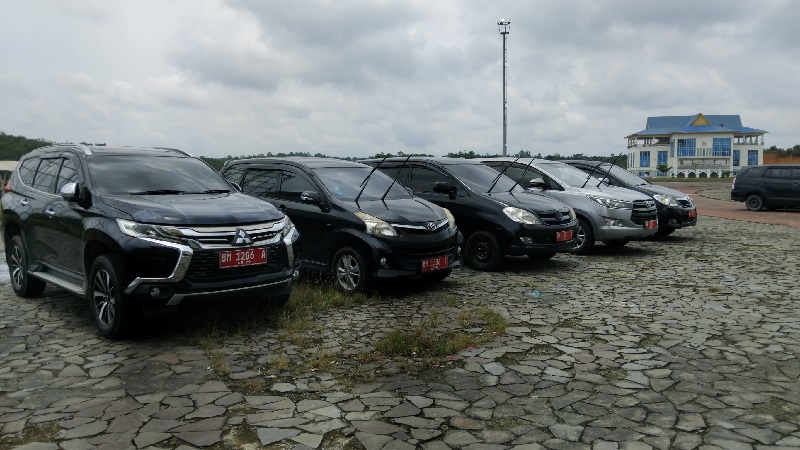 Sejumlah mobil dinas di lingkungan Pemko Pekanbaru dikumpulkan di halaman Kantor Wali Kota Tenayan Raya.