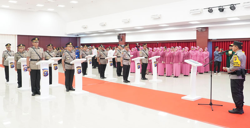 Kapolda Riau Irjen Pol Herry Heryawan saat memimpin sertijab sejumlah PJU Polda Riau, Selasa (8/4/2025).