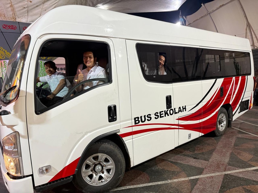 Pemko Pekanbaru menerima bantuan dua unit bus sekolah dari Kementerian Perhubungan (Kemenhub) RI untukm memperkuat pelayanan masyarakat.