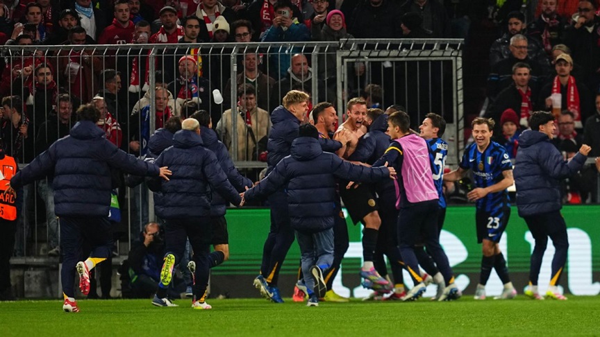 Pemain Inter Milan meluapkan kegembiraan setelah mencetak gol melawan Bayern Munich pada leg 1 perempatfinal Liga Champions.