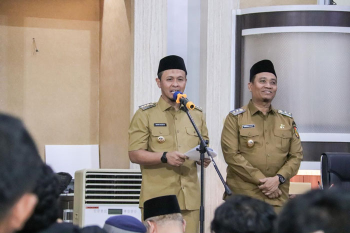 Wali Kota (Wako) Pekanbaru, Agung Nugroho dan Wawako Markarius Anwar.