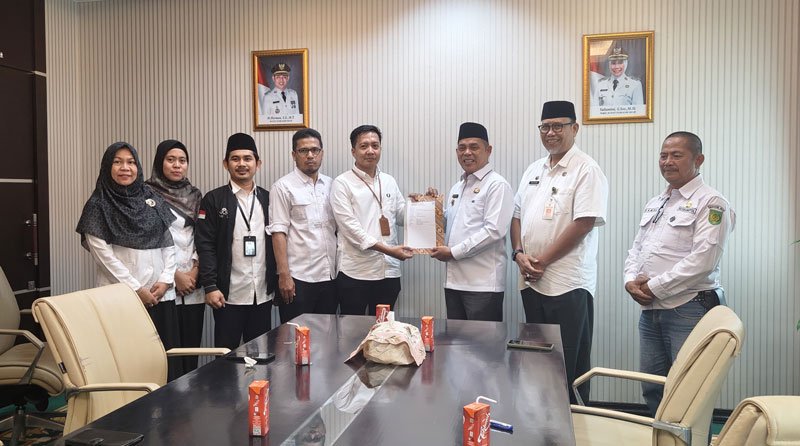 Dinas Kominfopers Inhil untuk riau pos mengembalikan: Ketua Bawaslu Inhil bersama anggota mengembalikan dana hibah yang tersisa Rp1,9 miliar untuk Pilkada serentak 2024 lalu ke Bupati Inhil.