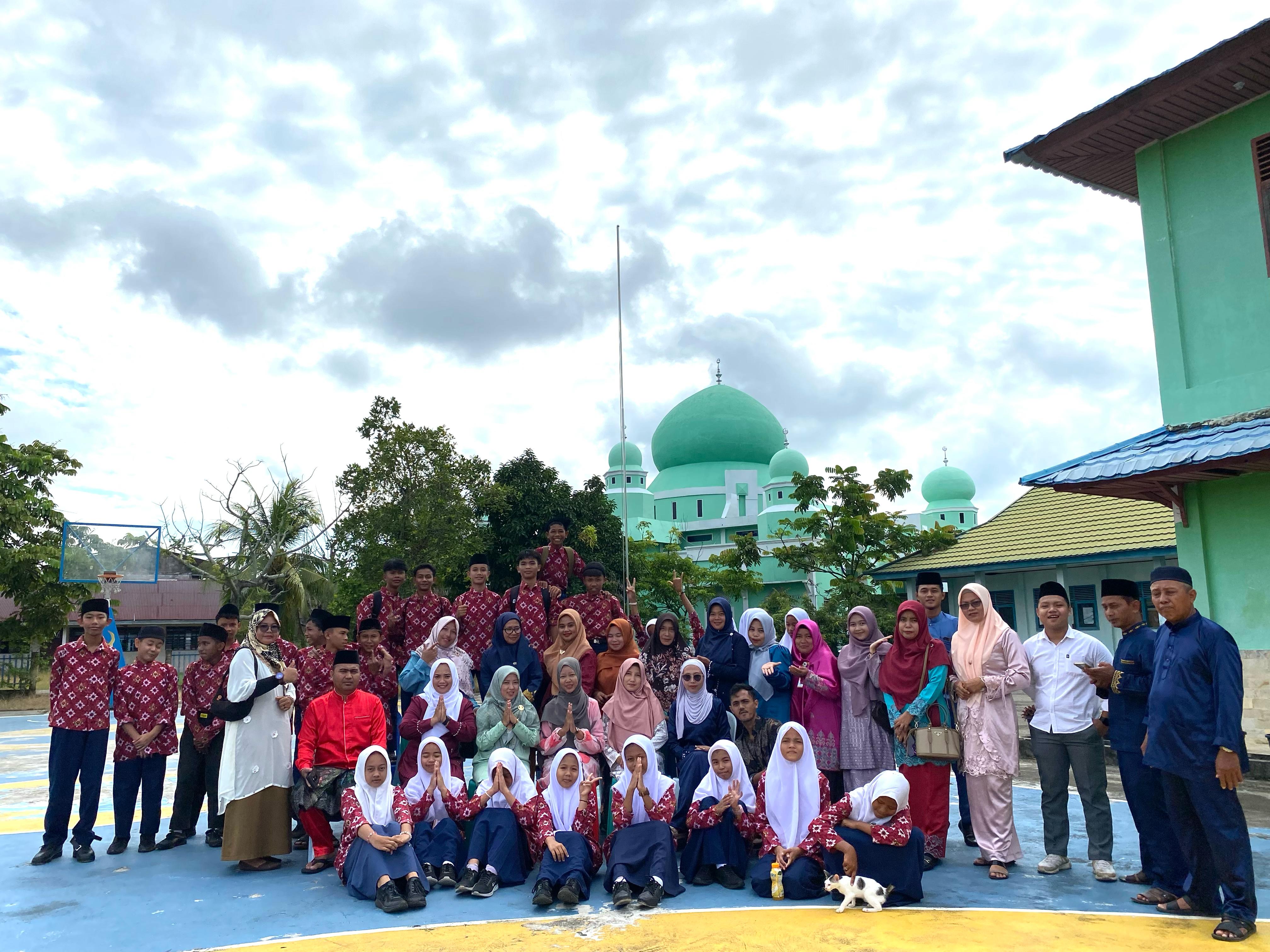 Setelah liburan panjang dan cuti bersama hari raya Idulfitri 1446 Hijriyah, keluarga besar MTs YPPI Bengkalis menggelar halalbihalal pada, Rabu (9/4/2025).