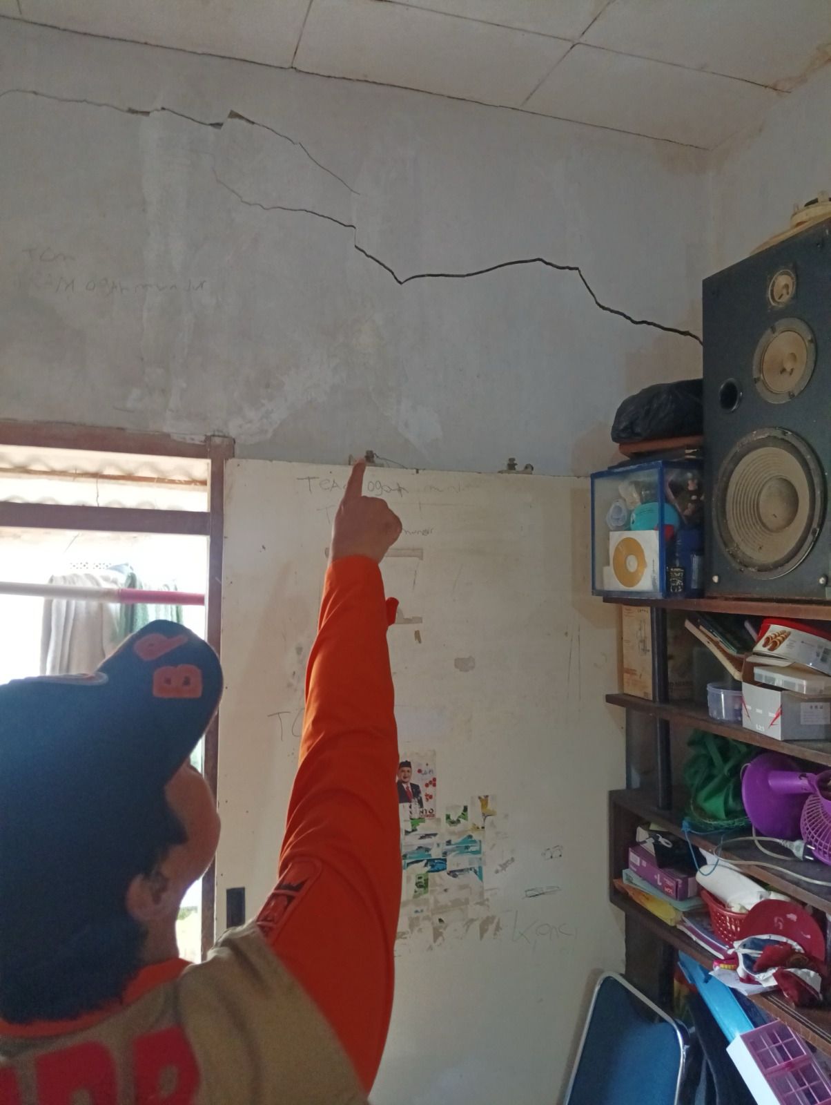 Gempa Bumi M4.1 di Kabupaten Bogor Jawa Barat, sebanyak 35 unit rumah mengalami rusak ringan.