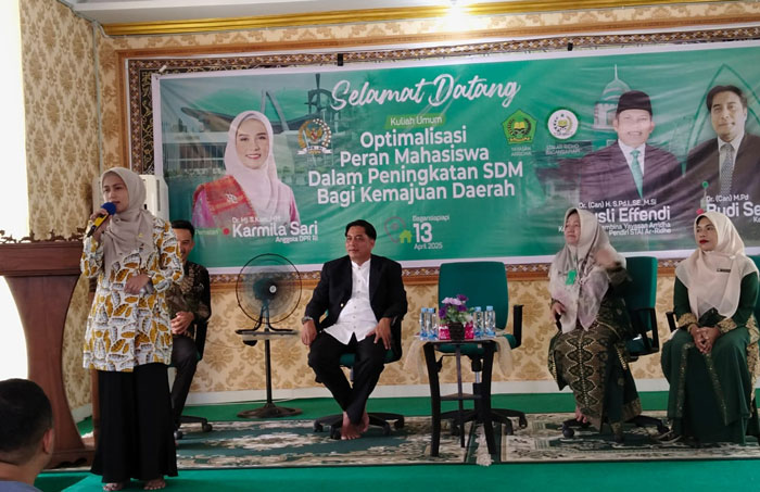 Anggota DPR RI DR Hj Karmila Sari menyampaikan kuliah umum di STAI Ar Ridho Bagansiapiapi, Ahad (13/4/2025).