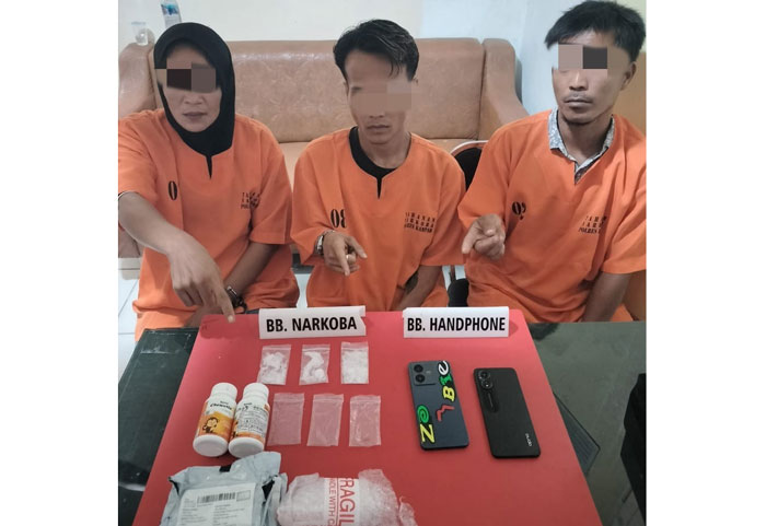 Satresnarkoba Polres Kampar berhasil menangkap tiga pengedar narkoba di Desa Ranah Baru, Kecamatan Kampar, Kabupaten Kampar, Rabu (9/4/2025).