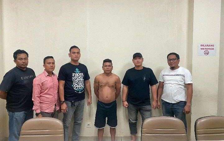 Yohanes Bau alias Jon Kupang saat diamankan Jatantas Polda Riau, Senin (14/4/2025) dini hari.