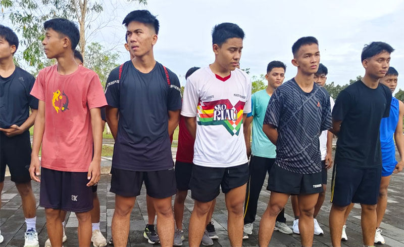Atlet Forki Riau menjalani Traning Centre (TC) di GOR Rumbai, Selasa (15/4/2025).