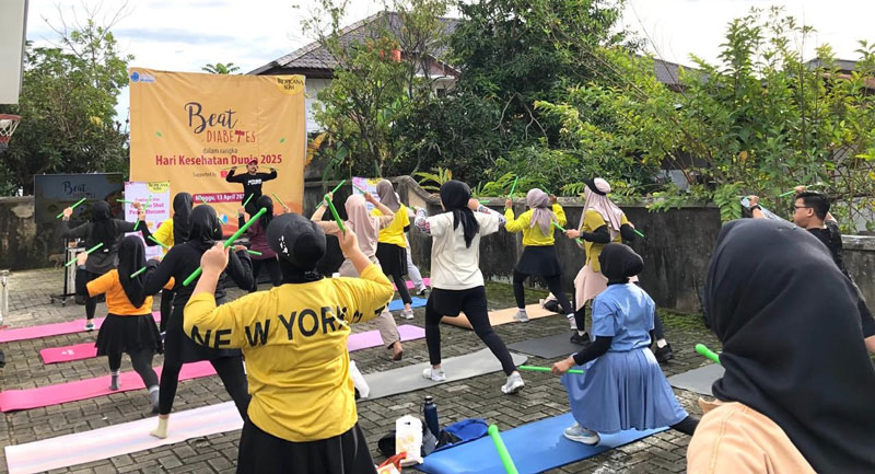 Rayakan Hari Kesehatan Sedunia, Nutrihub Pekanbaru adakan pound fit bersama Tropicana Slim, Ahad (13/4/2025).