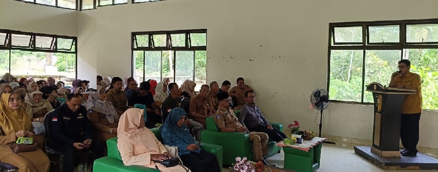 Kepala UPTD Puskesmas Lubuk Jambi, Tasris Rais memberi sambuatan di Aula Kantor Camat Kuantan Mudik, Selasa (15/4/2025).