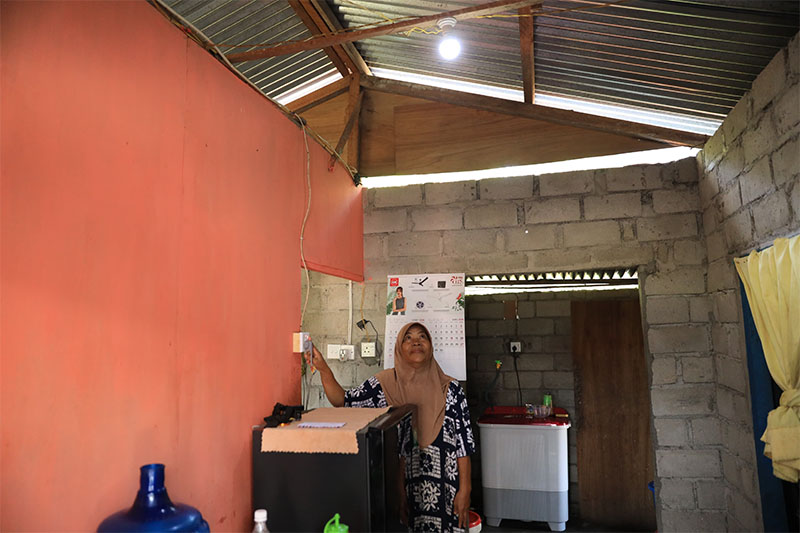 Warga Pulau Parit, Desa Parit, Kecamatan Selat Gelam, Kabupaten Karimun, Provinsi Kepulauan Riau menikmati layanan listrik 24 jam nonstop dari PLN mulai Senin (14/4/2025).