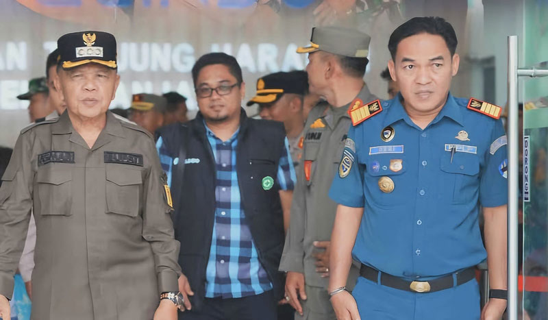 Manajemen PTPN IV Regional III bersama manajemen PT PLN foto bersama usai melakukan penandatanganan surat perjanjian jual beli tenaga listrik , Selasa (15/4/20