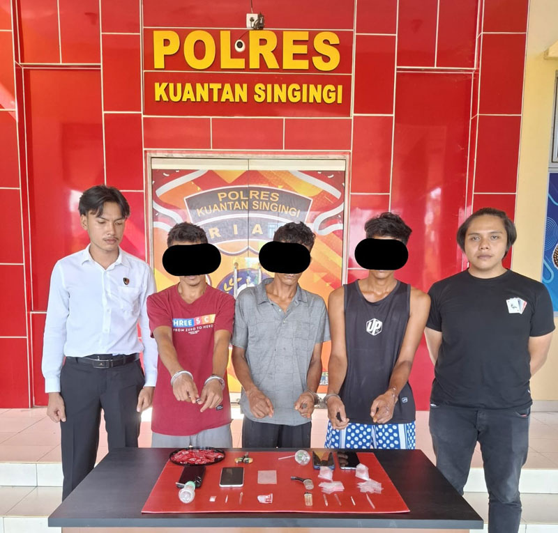 Satres Narkoba Polres Kuansing berhasil menangkap tiga terduga pelaku narkoba, Senin (14/4/2025).