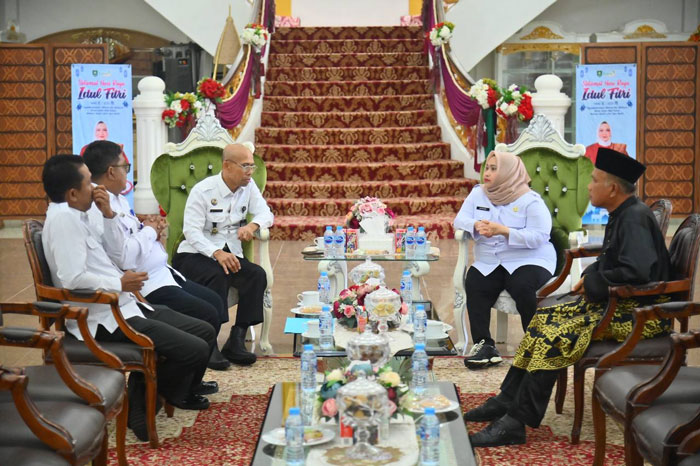 Kalapas Kelas IIA Bengkalis Kriston Napitupulu melakukan audiensi bersama Bupati Bengkalis Kasmarni di Ruang VVIP Wisma Daerah Bengkalis, Rabu (16/4/2025).
