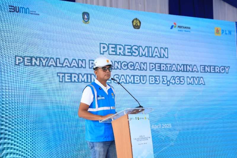 General Manager PLN UID Riau dan Kepulauan Riau, Khairullah saat acara peresmian penyalaan pelanggan Tegangan Menengah (TM) Pertamina Energy Terminal (PET) Sambu B3 dengan daya 3,465 Mega Volt Ampere