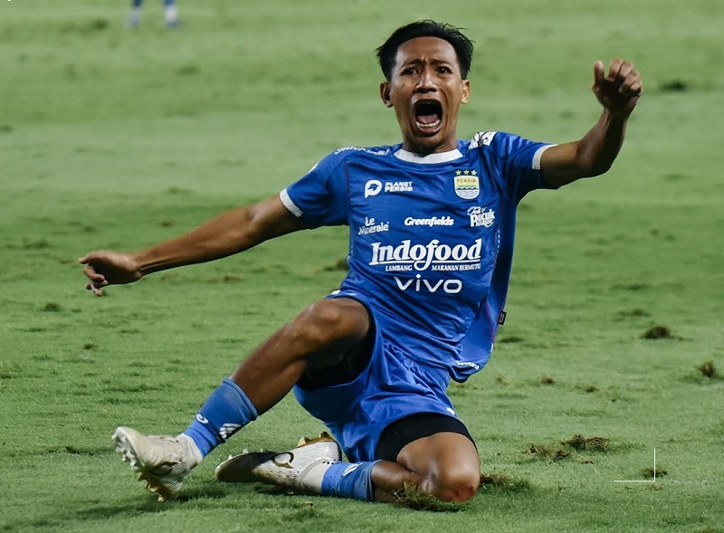 Gelandang Persib Bandung Beckham Putra melakukan selebrasi usai membobol gawang Bali United saat membawa timnya menang 2-1 di Stadion Gelora Bandung Lautan Api.