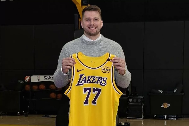 Pebasket asal Slovenia Luca Doncic kini membela Los Angeles Lakers Setelah sebekum membela Dalla Mavericks.