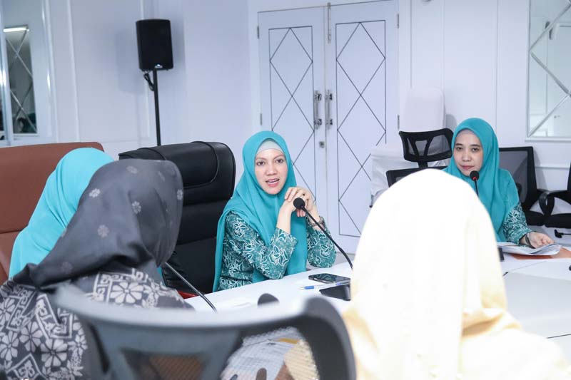 Sulastri saat memimpin rapat TP PKK Kota Pekanbaru.