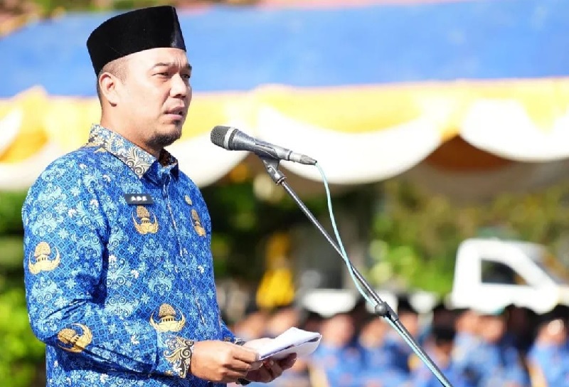 Bupati Inhu, Ade Agus Hartanto S.Sos MSI saat memimpin upacara peringatan hari Kartini, Senin (21/4/2025).