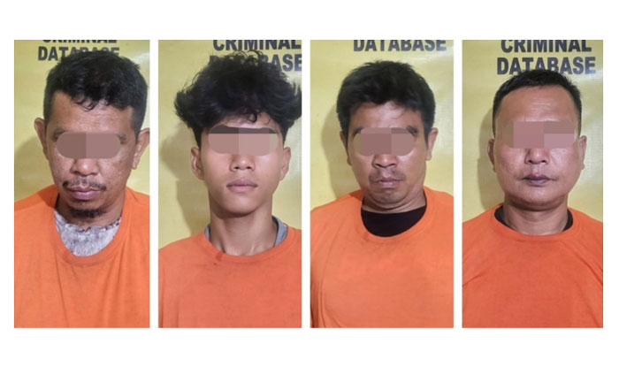 Empat oknum debt collector saat diamankan di Mapolsek Bukit Raya Pekanbaru.