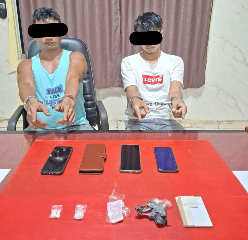 Satres Narkoba Polres Kuansing berhasil mengamankan dua terduga pengedar sabu bersama barang bukti di Mapolres Kuansing, Ahad (20/4/2025)