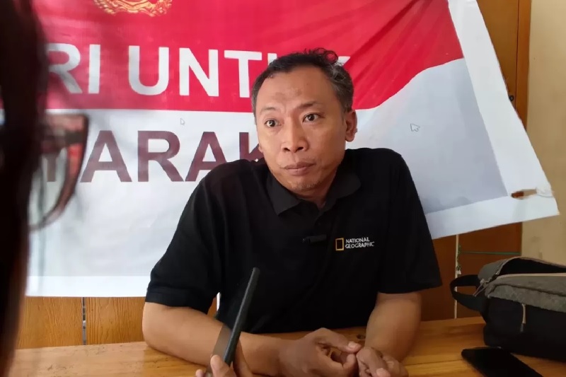 Ketua Lembaga Perlindungan Anak (LPA) Kota Mataram Joko Jumadi, usai mendampingi korban pemeriksaan di Polresta Mataram, Senin (21/4/2025).