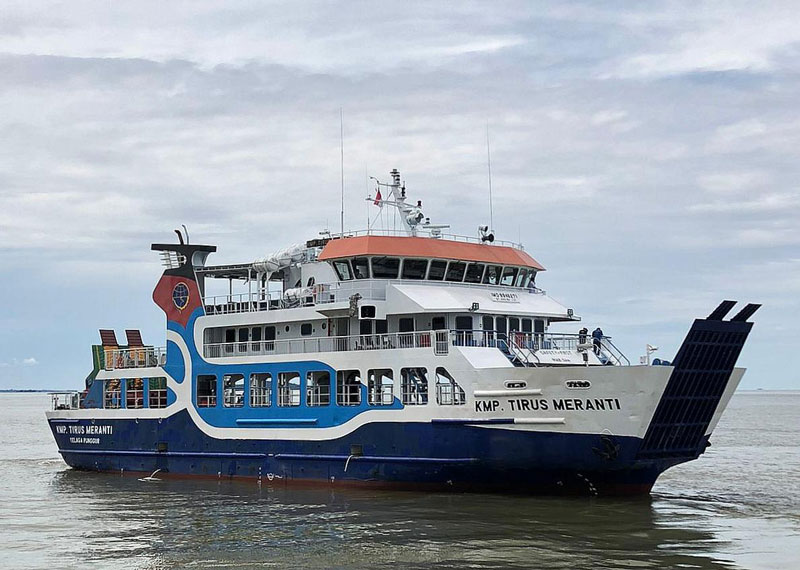 KMP Tirus Meranti kembali beroperasi melayani angkutan kendaraan dan penumpang domestik dari Selatpanjang menuju Tanjung Buton, Siak Sriindrapura, belum lama ini.