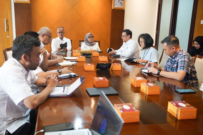 Suasana rapat koordinasi yang di gelar di ruang rapatsekretaris daerah provinsi riau.