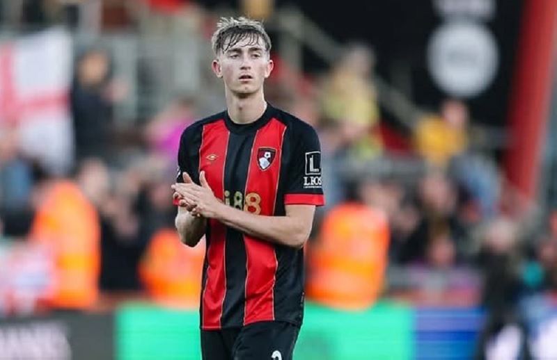 Bek muda Bournemouth Dean Huijsen yang sedang naik daun jadi bidikan Real Madrid dan Chelsea di bursa transfer.