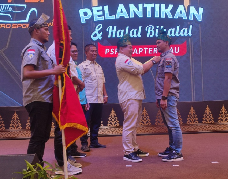 Sekjen PSF pusat Eriyanto melantik  Ade Hira Refelino sebagai Ketua PSF Chapter Riau periode 2025-2028 di Grand Elite Hotel, Sabtu (26/4/2025).