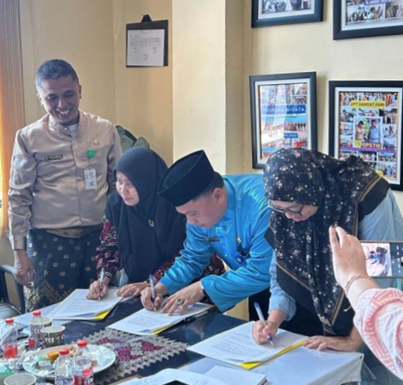 Perwakilan Bapenda Bengkalis meneken kerja sama dengan Kantor Unit Pelayanan Teknis Pengelolaan Pendapatan Bapenda Provinsi Riau di Duri.