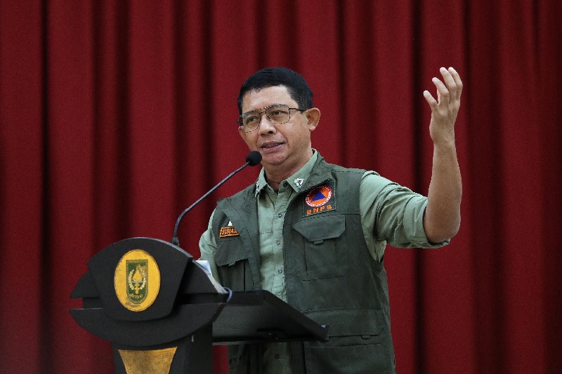 Kepala BNPB Letjen TNI Dr Suharyanto SSos memberikan arahan dalam Rapat Koordinasi Penanganan Karhutla yang juga dihadiri oleh unsur K/L dan jajaran Forkopimda Riau di Pendopo Kediaman Gubri.