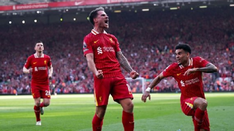 Liverpool sukses menjuarai Liga Premier Inggri usai mengalahkan Tottenham Hotspur 5-1 di Anfield. Liverpool pun menyamai 20 gelar yang diperoleh Manchester United.